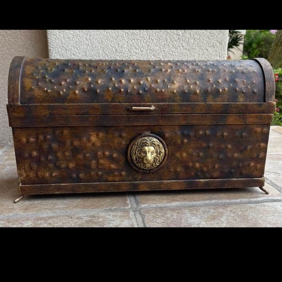 Jose Torres rectangular metal decorative box - Picture 1 of 14